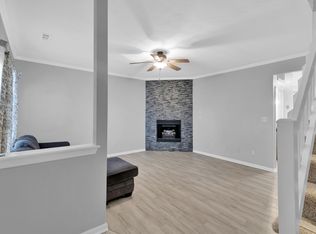 306 Crescent Ct #1, Yorktown, VA 23693