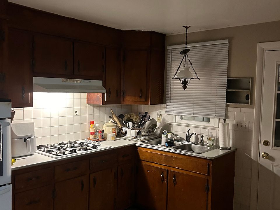 2nd image of 213 E Cottage Ave