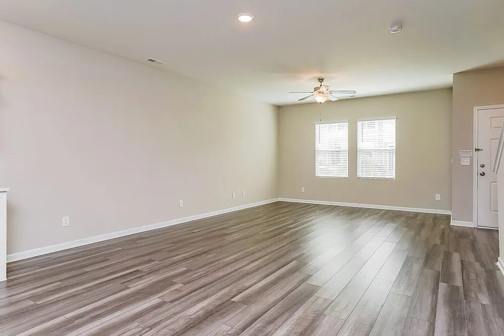 3 bed, 2.5 bath, 1590 sqft, $1,625 — Photo 4