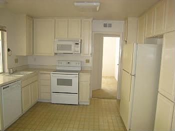 2nd image of 4267 Robbins St