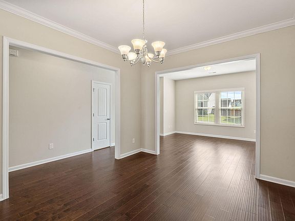 4th image of 538 Burnaby Ct