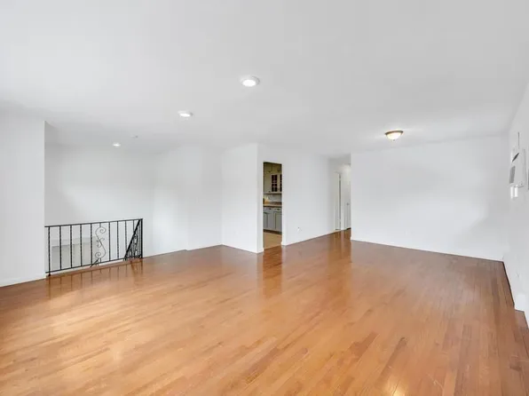 405 Massapequa Ave #2, Massapequa, NY 11758