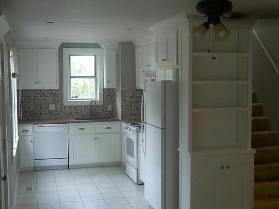 4th image of 1421 N Tamarac St