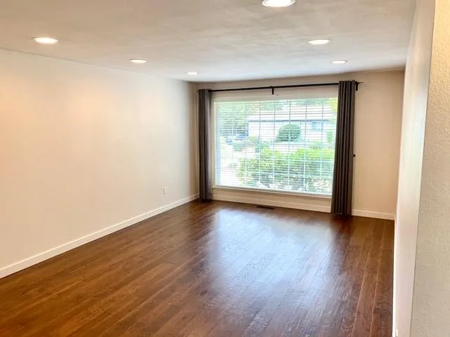 13839 SE Fairwood Blvd — Photo 3