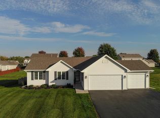 1107 Frosty Morning Dr, Davis Junction, IL 61020