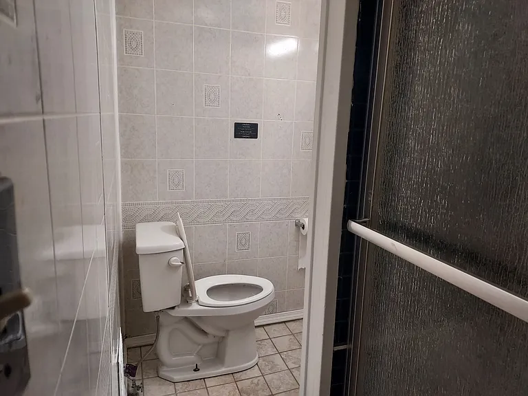 729 Elizabeth St — Photo 14