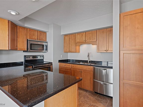 4th image of 679 2nd St Unit 8