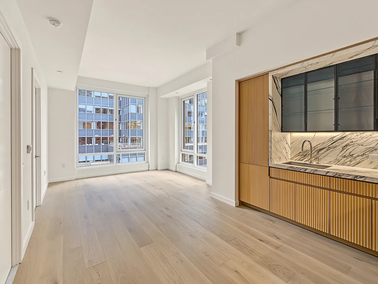 135 E 47th St — Photo 3
