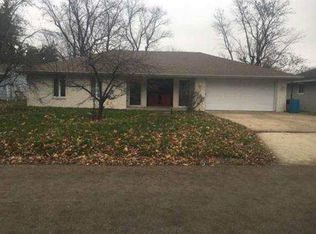 1318 Larkspur Ln, Champaign, IL 61821