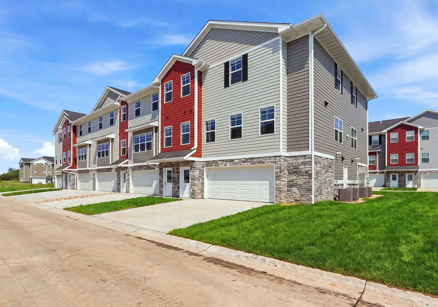 Big Ben Townhomes Brand New 3 Bedroom Townhome | Attached 2-Stall Garage — Photo 2