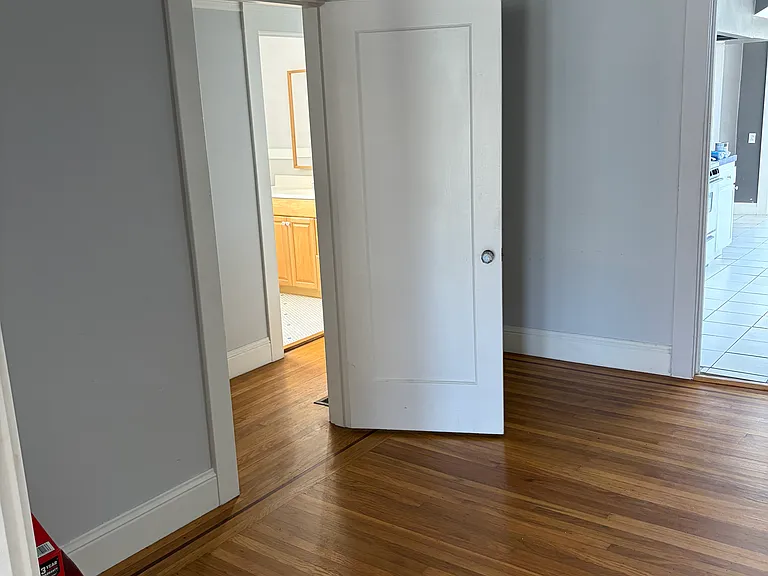 35 Majestic Ave — Photo 4