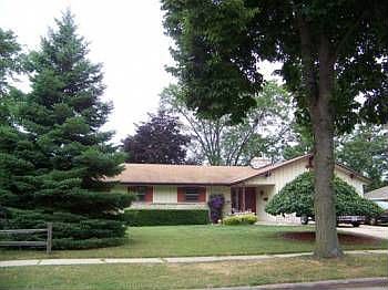 1st image of 900 S Greenfield Ave