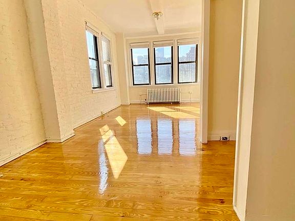 4th image of 42 W 72nd St APT 12D