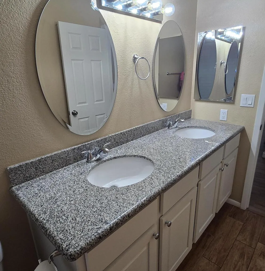 3 bed, 2.0 bath, 1230 sqft, $1,799 — Photo 3