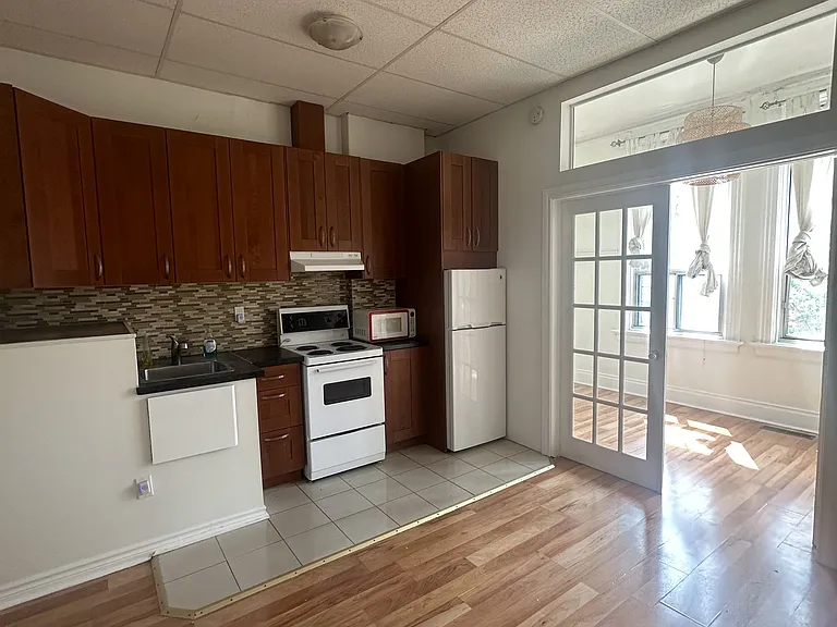1504 Queen St W #2A — Photo 5