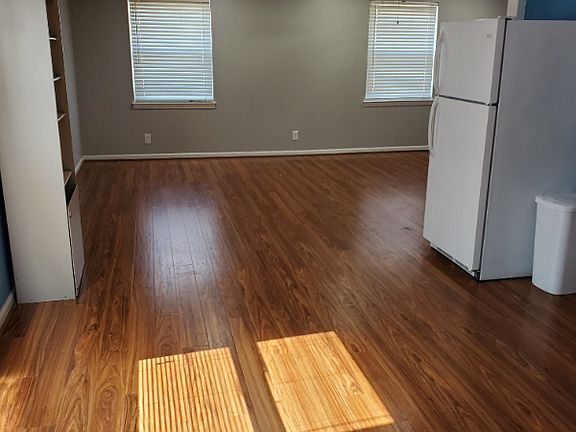 3rd image of 5315 Greenbrook Dr