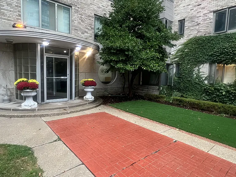 1609 N. Prospect Avenue — Photo 13