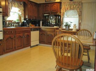 8636 239th St, Bellerose, NY 11426