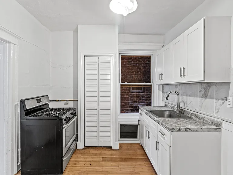 8 Broadway #4 — Photo 4