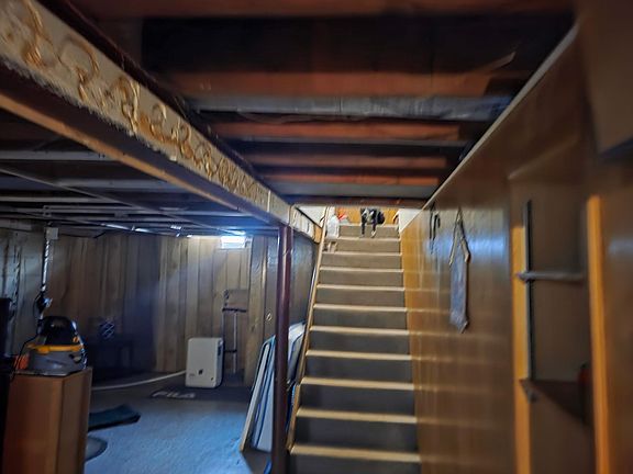 4th image of 1818 W Commercial St