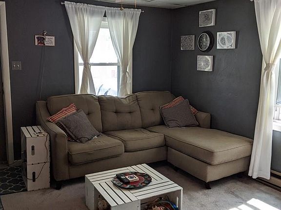 4th image of 303 W Beaver St