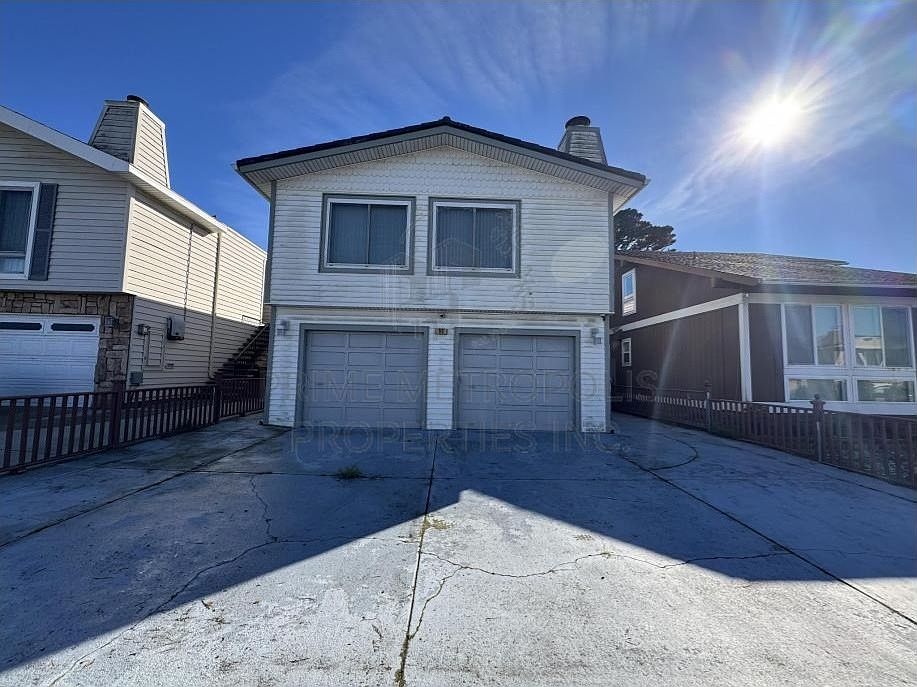 1st image of 60 Surrey Ct