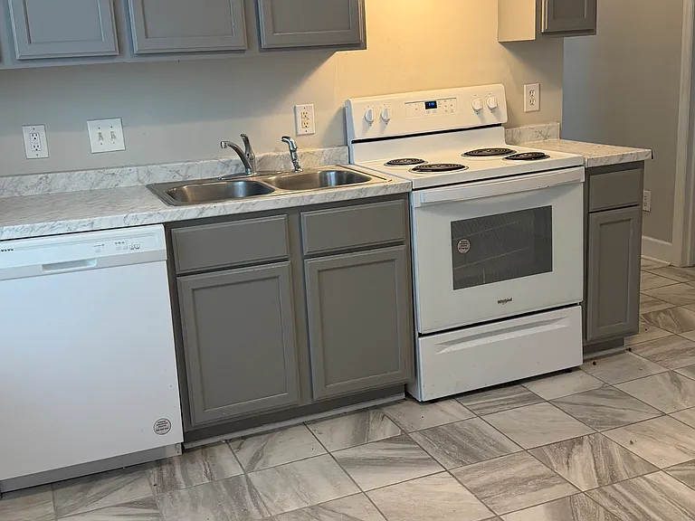 326 Gray Ave — Photo 8