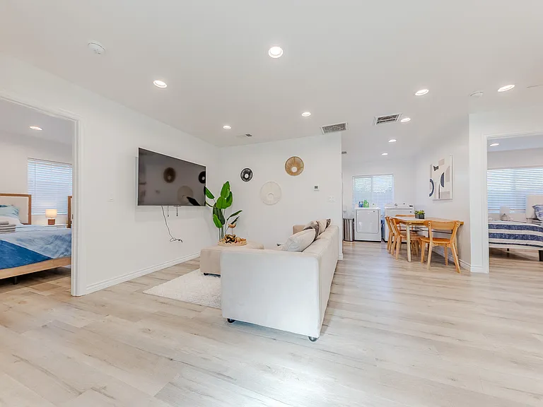 834 Bilton Way — Photo 8