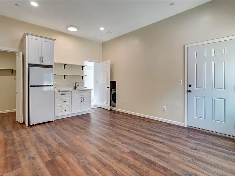 17095 Kingsbury St #B — Photo 7