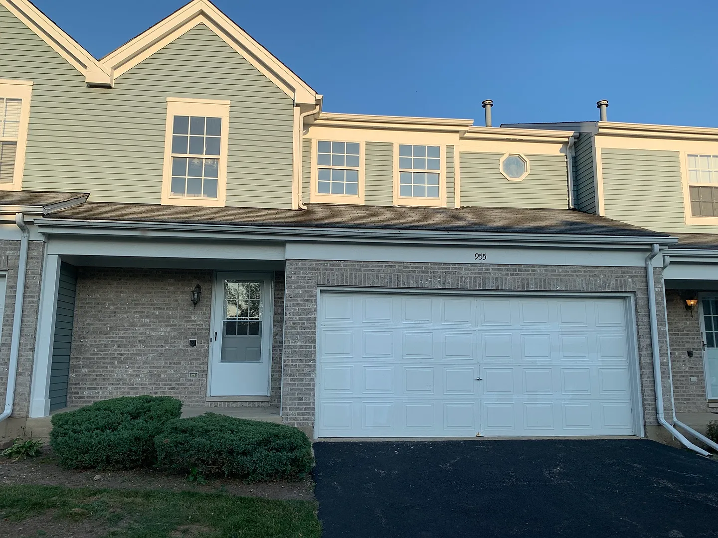 955 Old Oak Cir photo 1