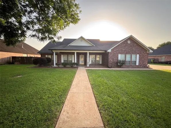 833 Whitfield Dr, Natchitoches, LA 71457