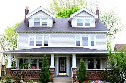 2423 Woodmere Drive — Photo 1