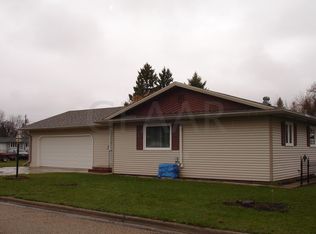 20 7th Ave S, Edinburg, ND 58227