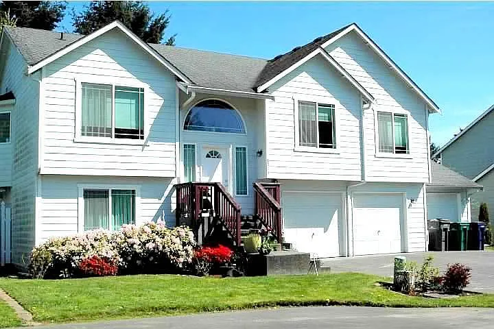 5 bed, 2570 sqft, $3,950 — Photo 1