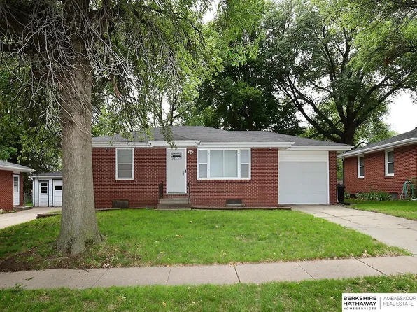 611 N 68th St, Lincoln, NE 68505