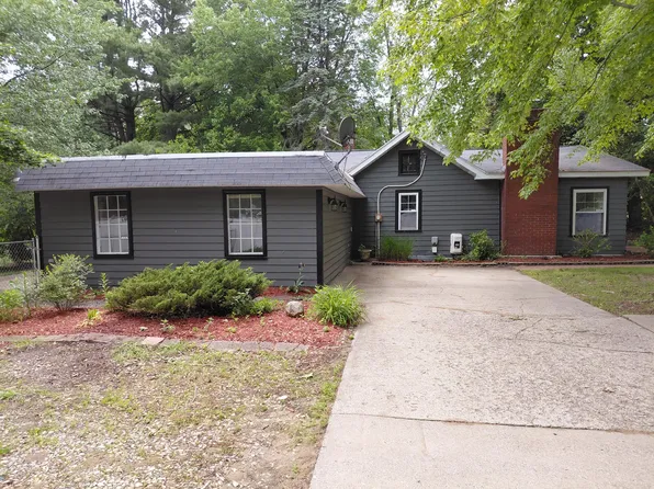 72 Six Mile Rd NE, Comstock Park, MI 49321