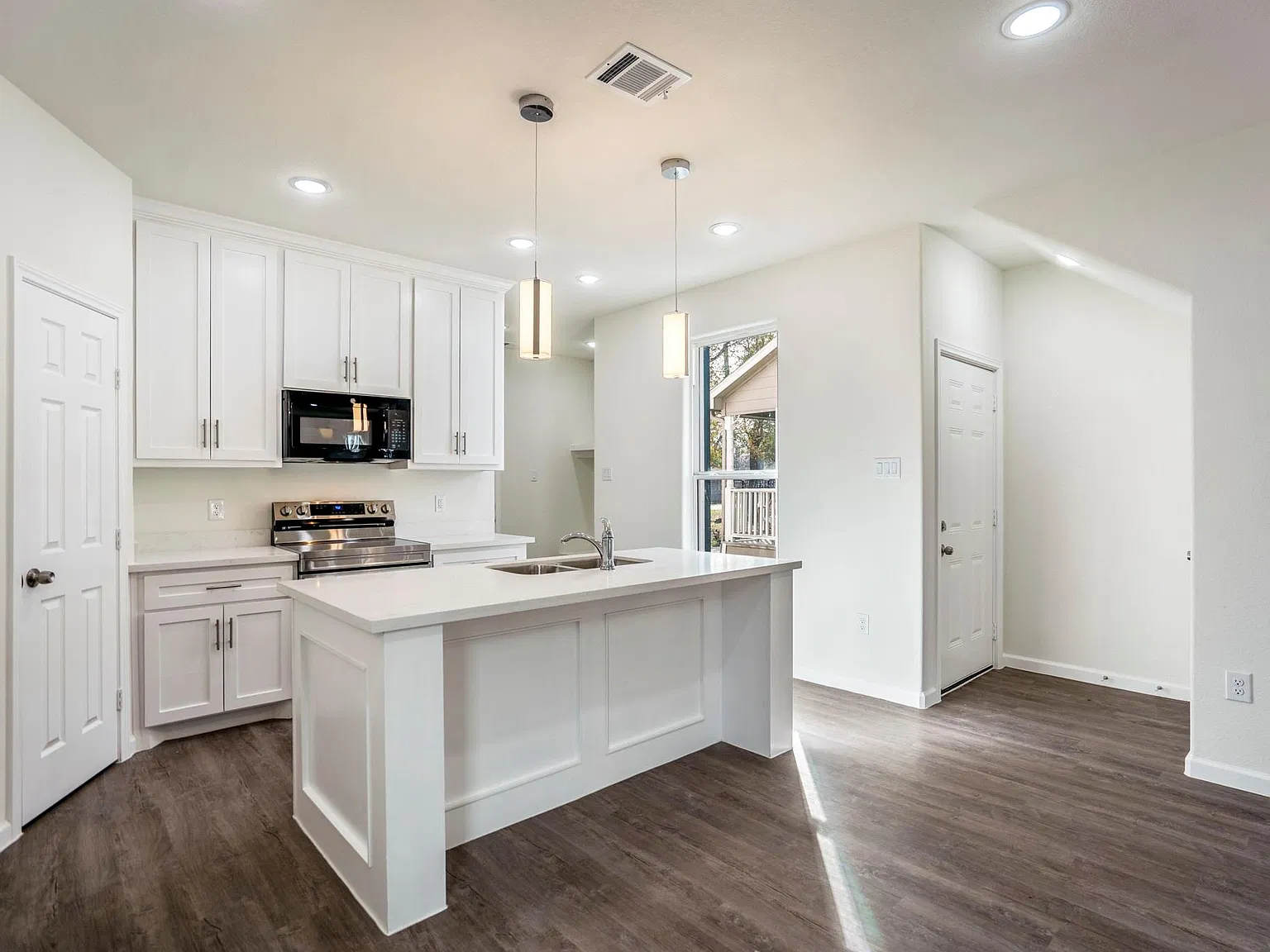 3 bed, 2.5 bath, 1885 sqft, $2,095 — Photo 4