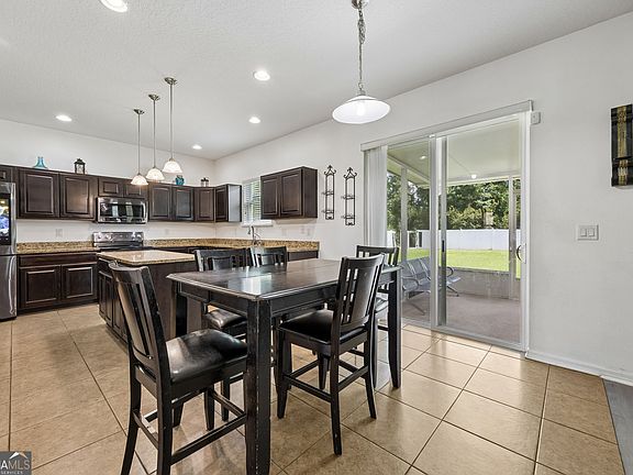 3rd image of 124 Cedar Circle Dr