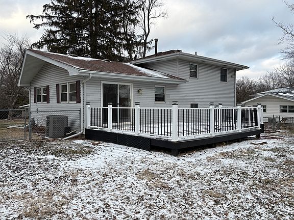 3rd image of 955 Crestview Ct