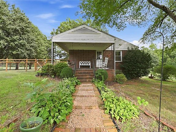 2nd image of 216 Underwood Rd
