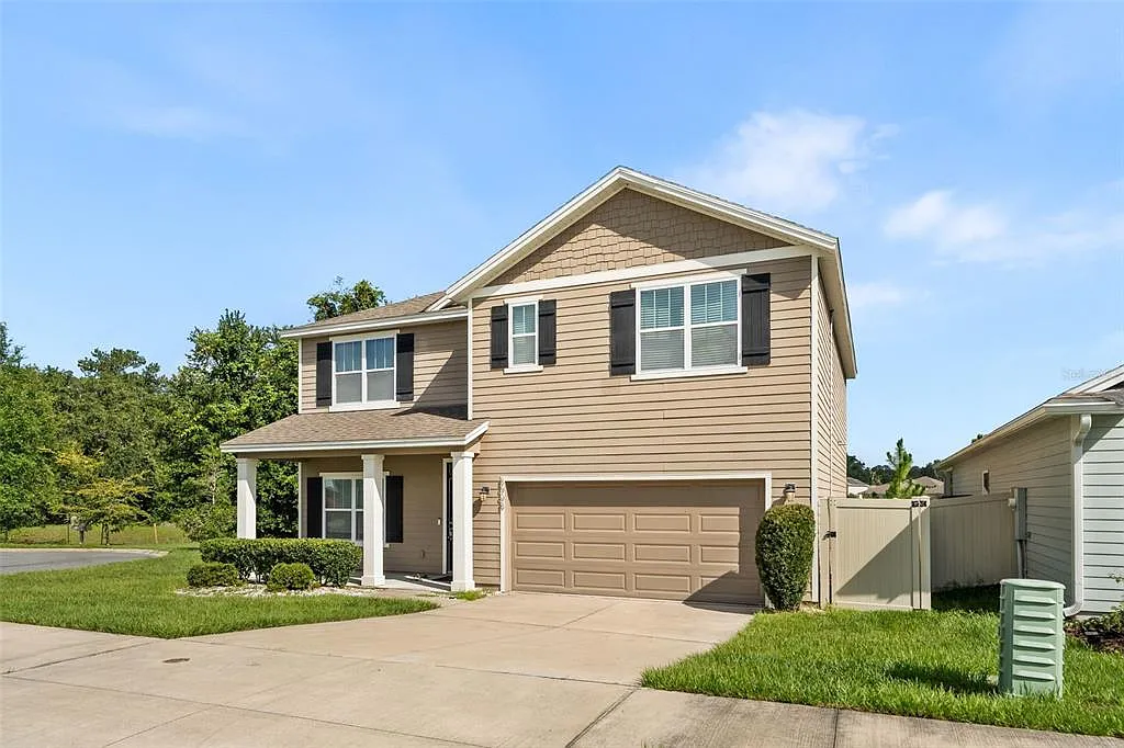 5 bed, 3.0 bath, 2556 sqft, $3,295 — Photo 2