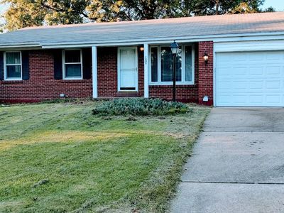 1535 Saint Ives Dr, Saint Louis, MO, 63136