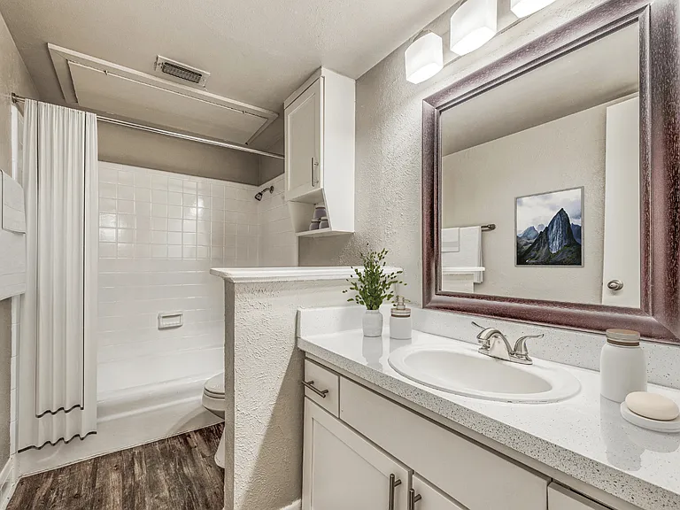 Northwood Heights Apartments — Photo 11