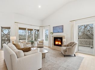 1595 Summit Shores Cir, Burnsville, MN 55306