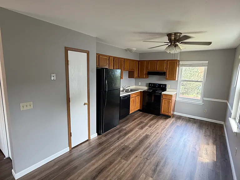 1152 Saint Matthew Ave — Photo 6