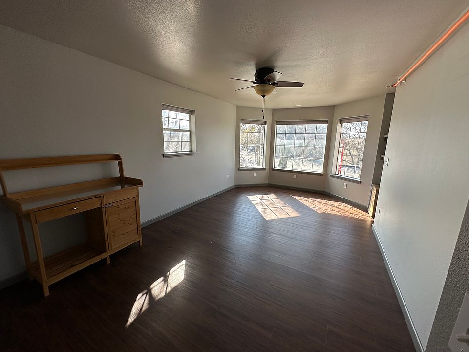2nd image of 115 E Van Buren St #D