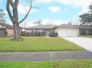 16406 Forest Bend Ave, Friendswood, TX 77546