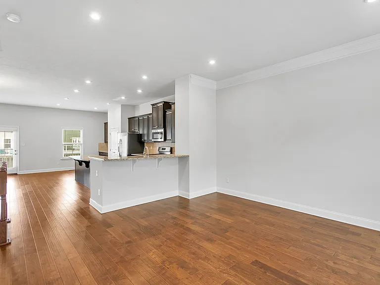 160 Seneca Pl — Photo 15