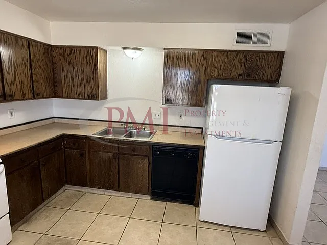 2454 La Fonda Apt. D — Photo 6