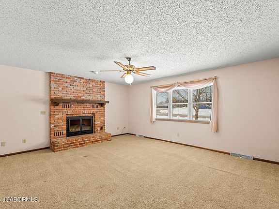 3rd image of 100 Kingsbury Ct